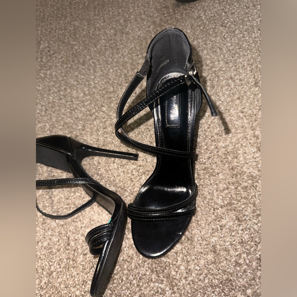 Black sexy heels from Forever21, size is US 39/8